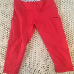 Lululemon size 6 capris